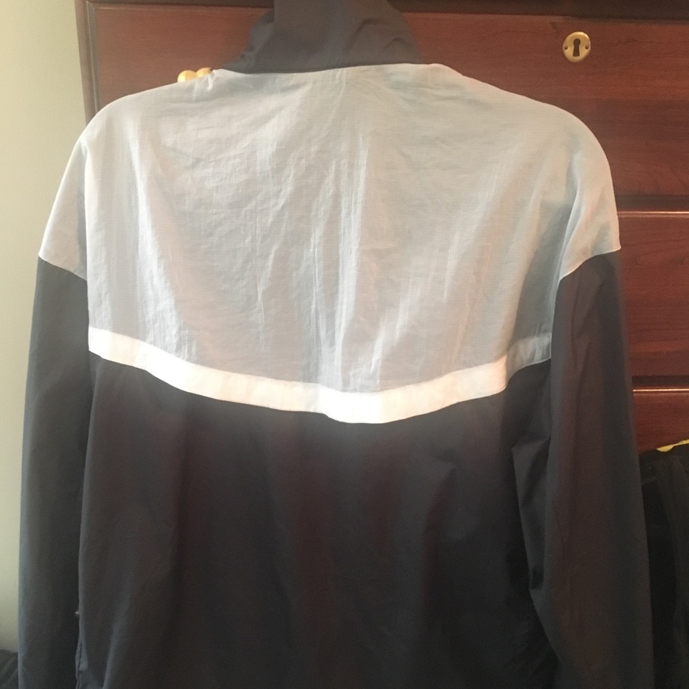 Nike lightweight full zip jacket size L - Picture 3 of 3